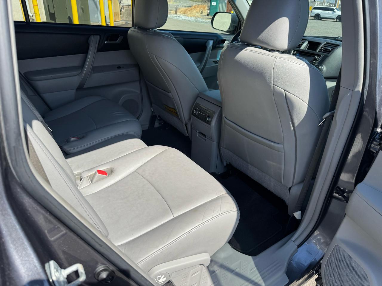 Toyota Highlander 4WD 4dr V6 (Natl) 2013