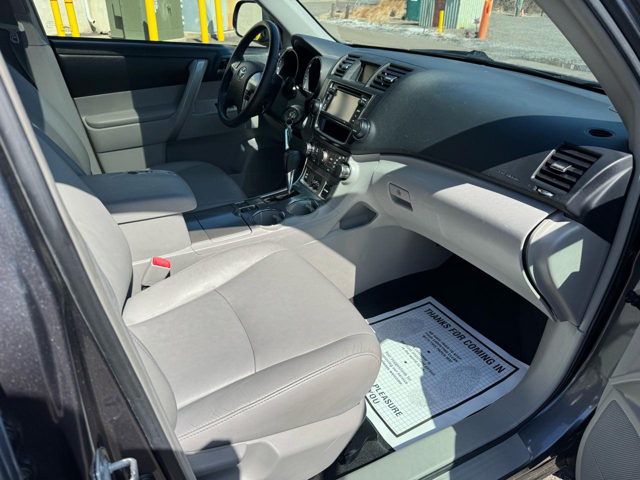 Toyota Highlander 4WD 4dr V6 (Natl) 2013