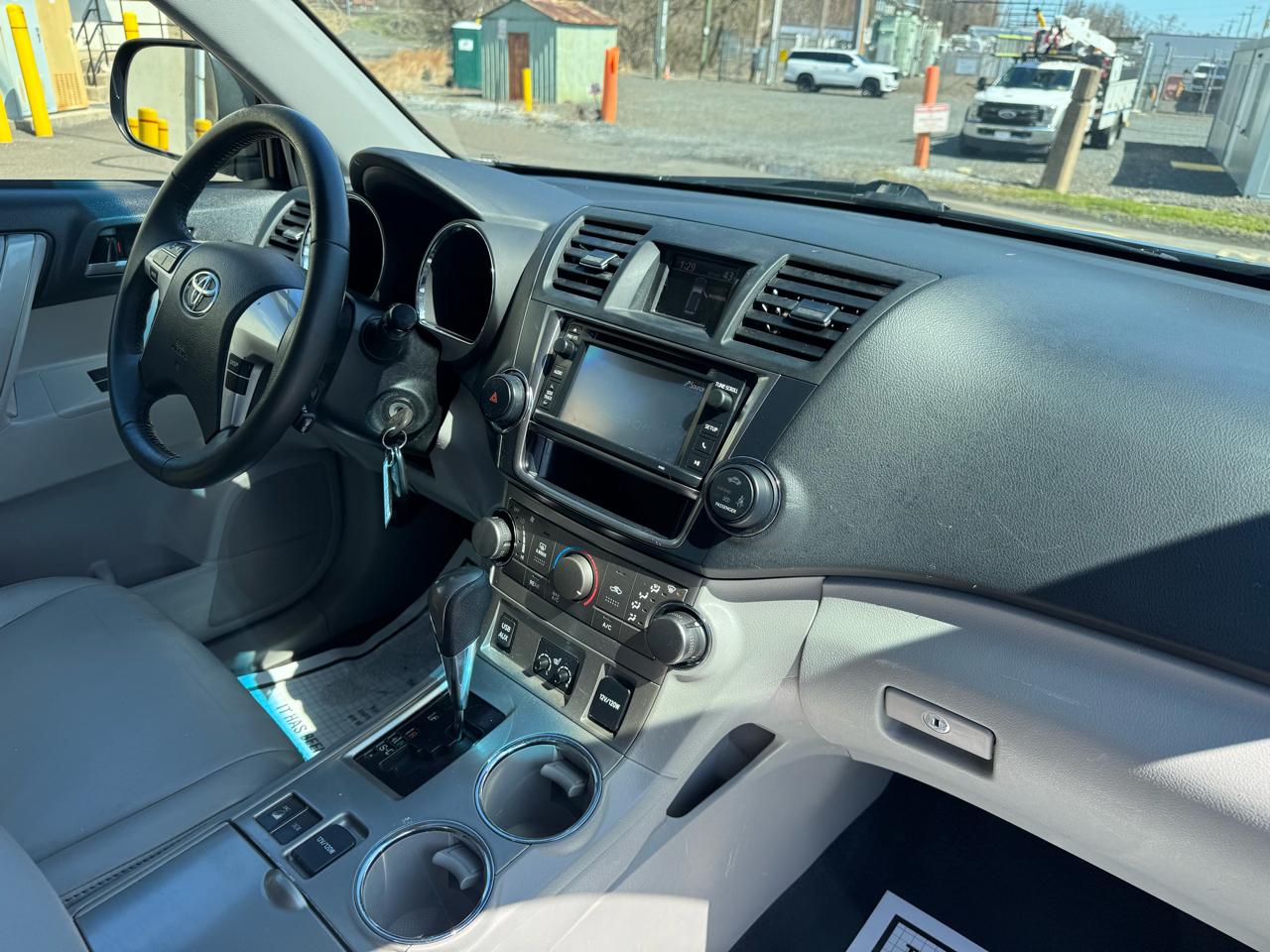 Toyota Highlander 4WD 4dr V6 (Natl) 2013