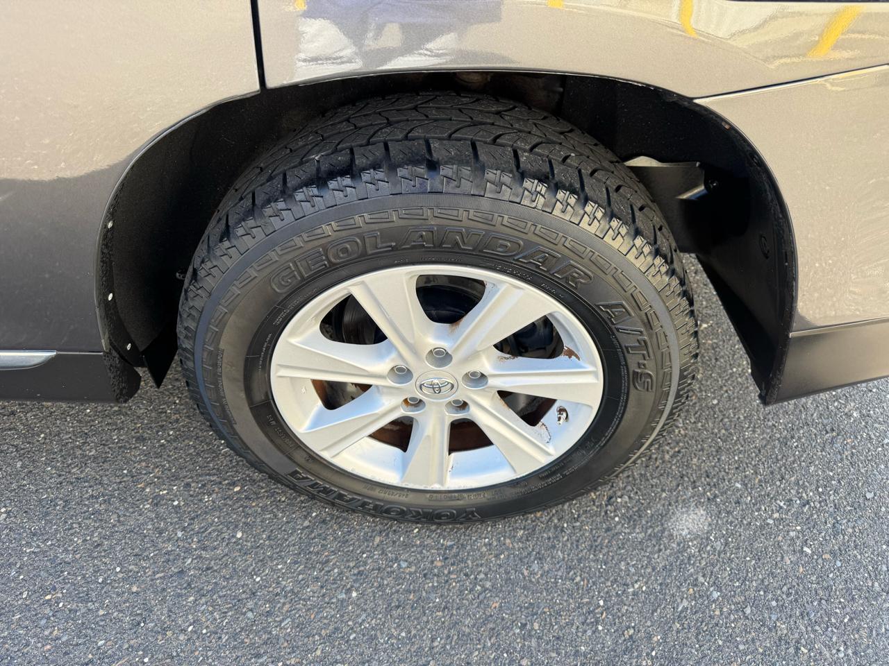 Toyota Highlander 4WD 4dr V6 (Natl) 2013