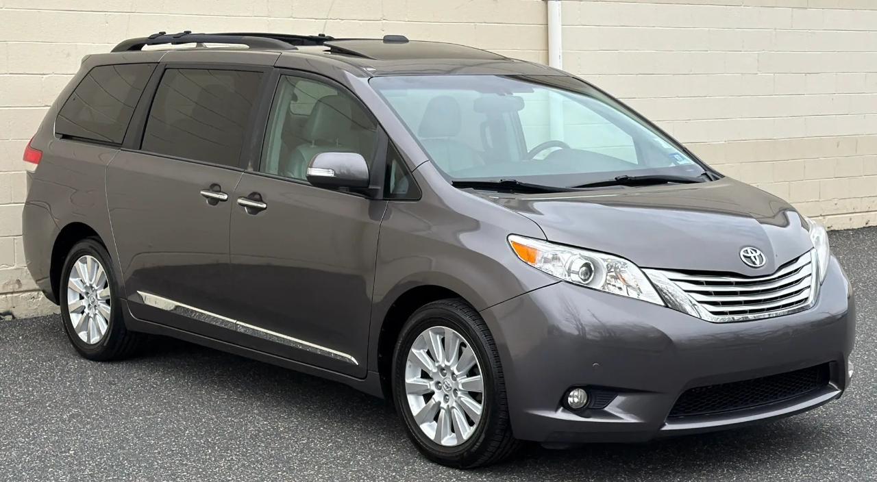 Toyota Sienna 5dr 7-Pass Van V6 Ltd AWD (Natl) 2013