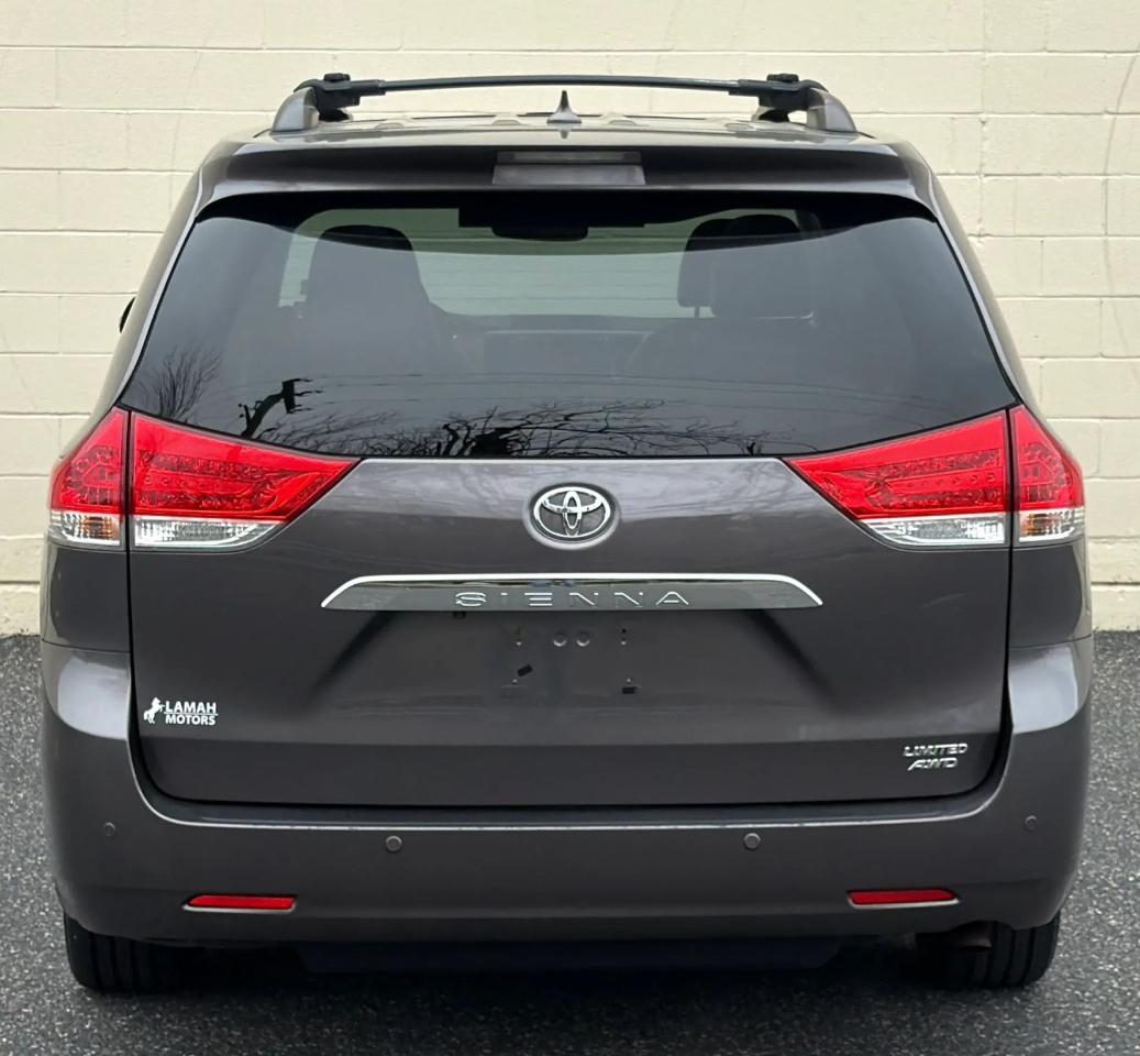 Toyota Sienna 5dr 7-Pass Van V6 Ltd AWD (Natl) 2013