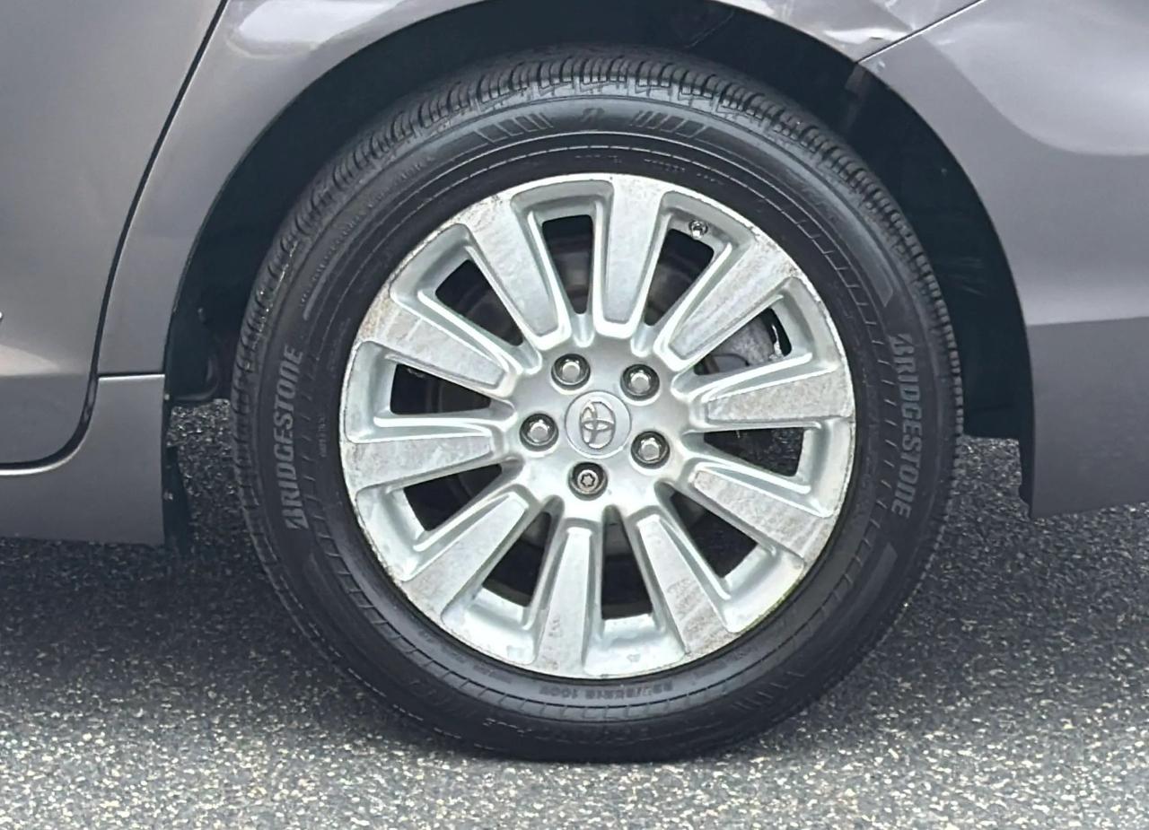 Toyota Sienna 5dr 7-Pass Van V6 Ltd AWD (Natl) 2013