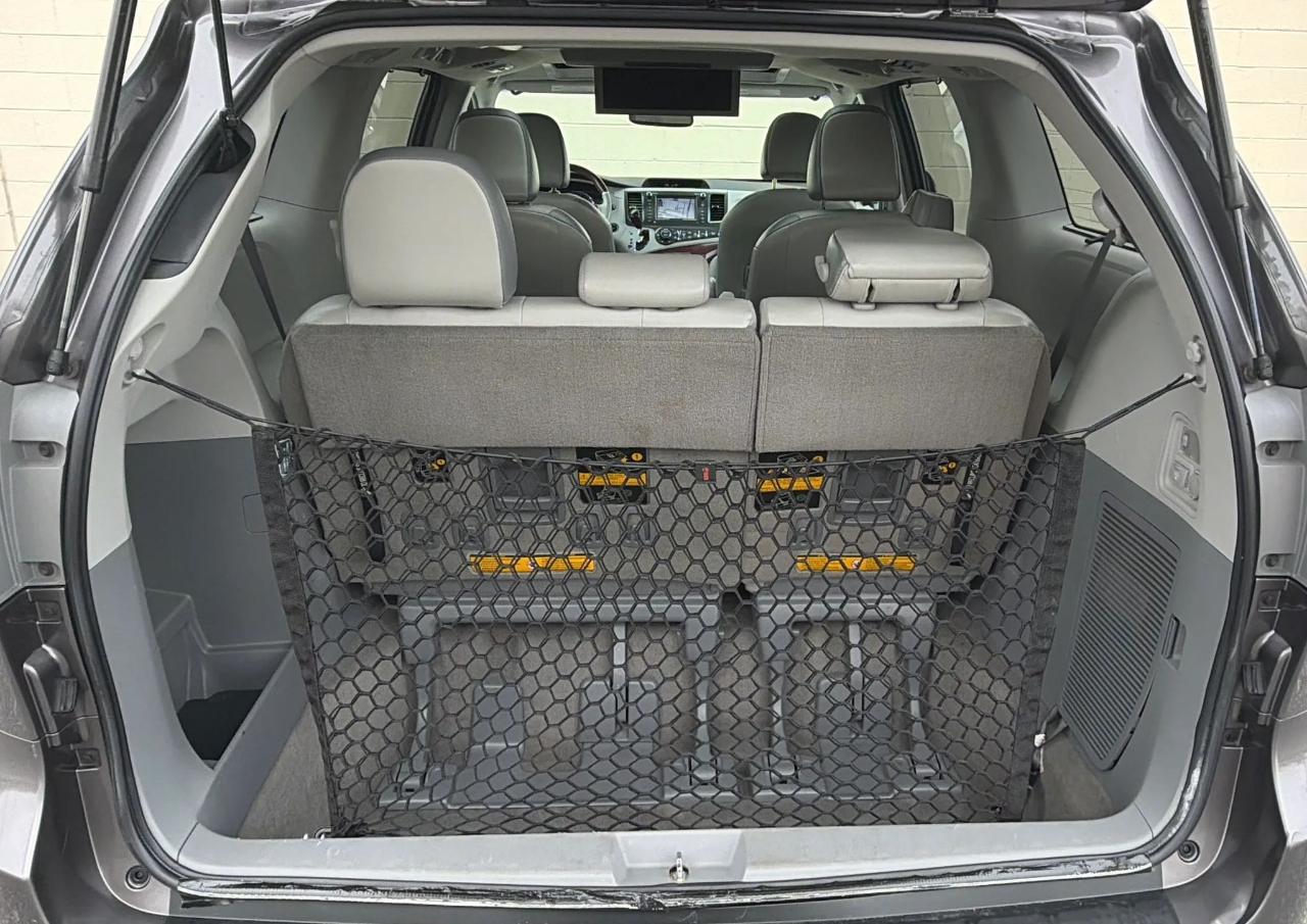 Toyota Sienna 5dr 7-Pass Van V6 Ltd AWD (Natl) 2013