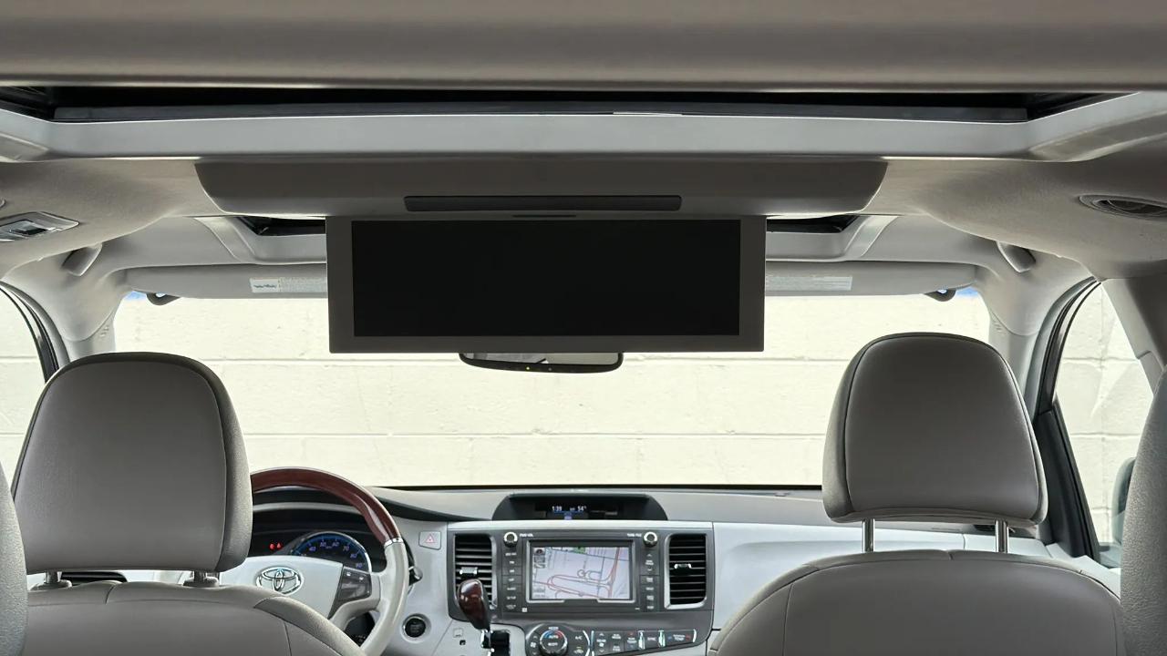 Toyota Sienna 5dr 7-Pass Van V6 Ltd AWD (Natl) 2013