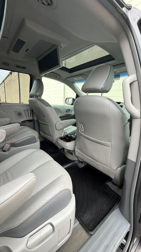 Toyota Sienna 5dr 7-Pass Van V6 Ltd AWD (Natl) 2013