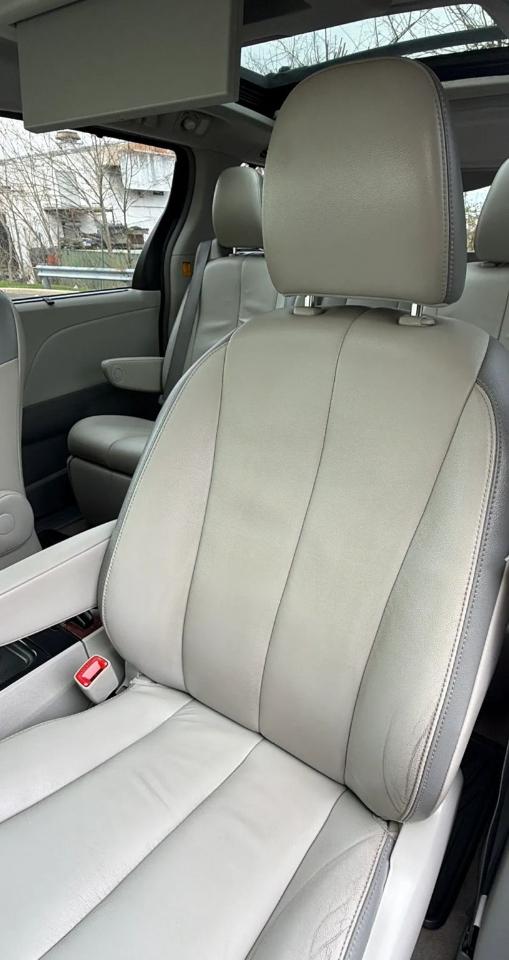 Toyota Sienna 5dr 7-Pass Van V6 Ltd AWD (Natl) 2013