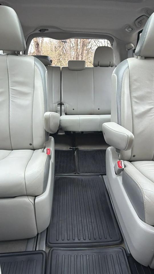 Toyota Sienna 5dr 7-Pass Van V6 Ltd AWD (Natl) 2013