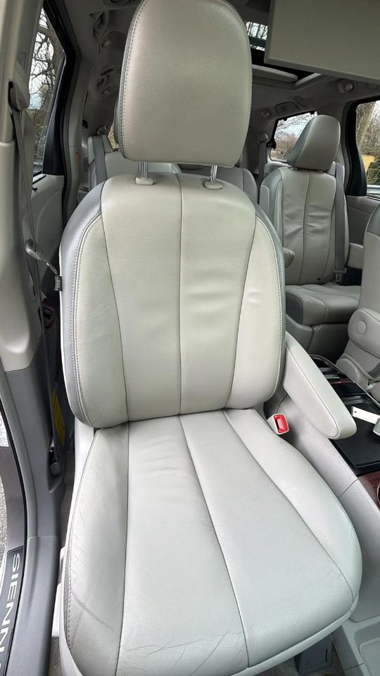 Toyota Sienna 5dr 7-Pass Van V6 Ltd AWD (Natl) 2013