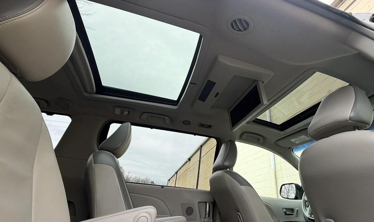 Toyota Sienna 5dr 7-Pass Van V6 Ltd AWD (Natl) 2013