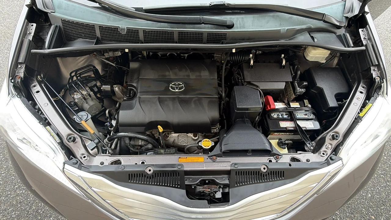 Toyota Sienna 5dr 7-Pass Van V6 Ltd AWD (Natl) 2013