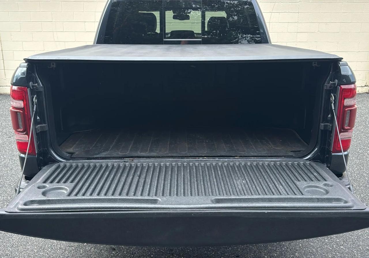 RAM 1500 Laramie 4x4 Crew Cab 5'7" Box 2020
