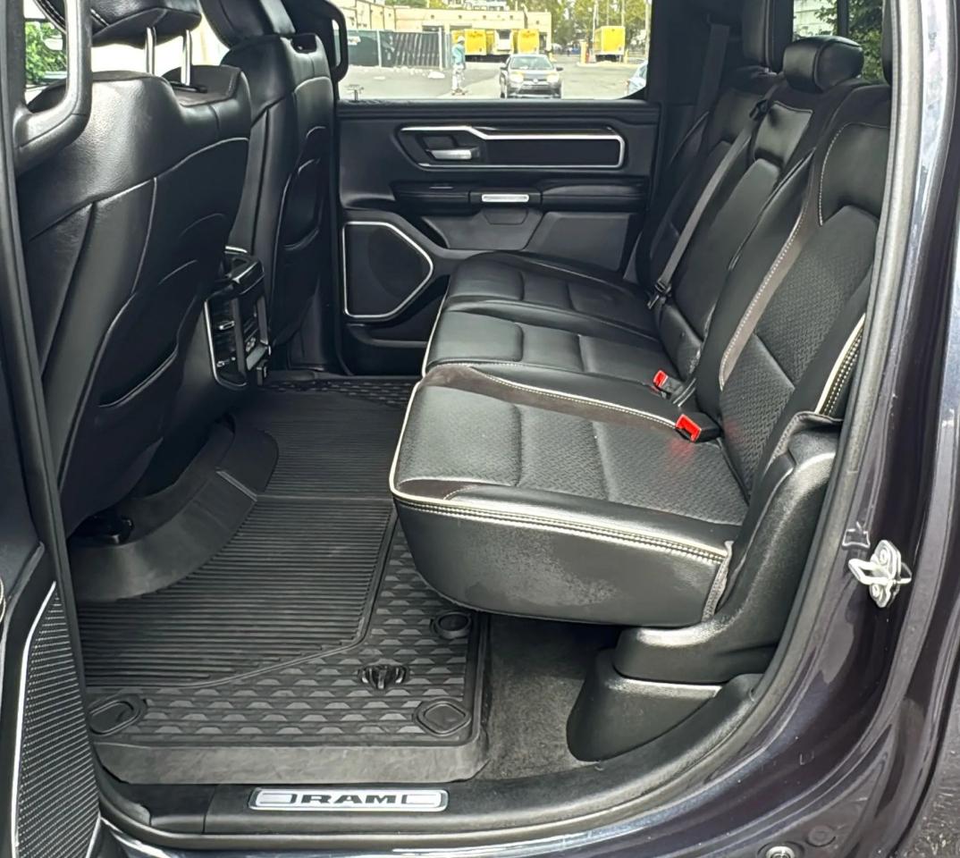 RAM 1500 Laramie 4x4 Crew Cab 5'7" Box 2020