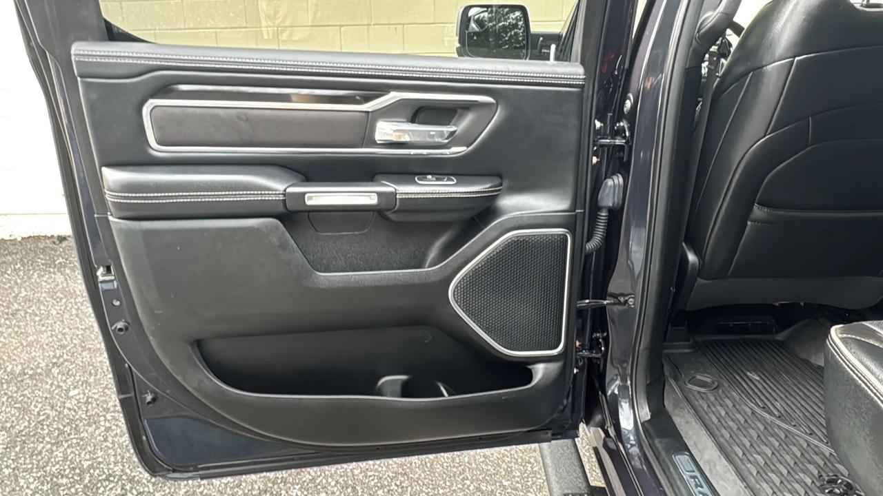 RAM 1500 Laramie 4x4 Crew Cab 5'7" Box 2020