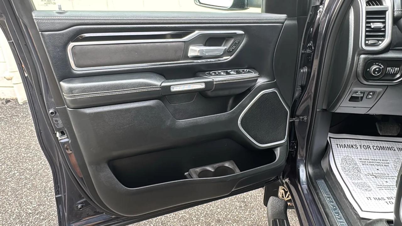 RAM 1500 Laramie 4x4 Crew Cab 5'7" Box 2020