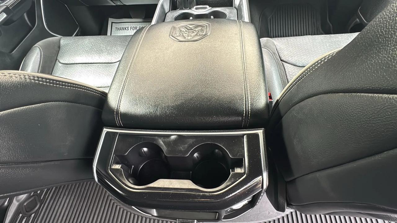 RAM 1500 Laramie 4x4 Crew Cab 5'7" Box 2020