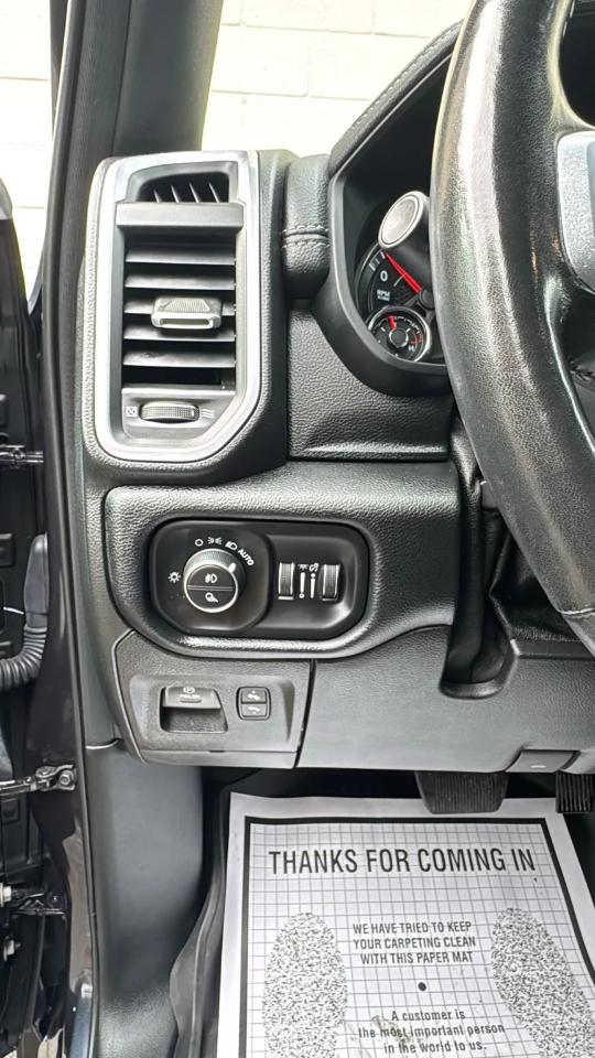 RAM 1500 Laramie 4x4 Crew Cab 5'7" Box 2020