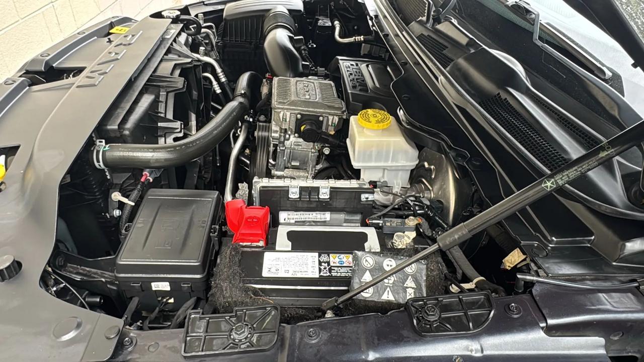 RAM 1500 Laramie 4x4 Crew Cab 5'7" Box 2020