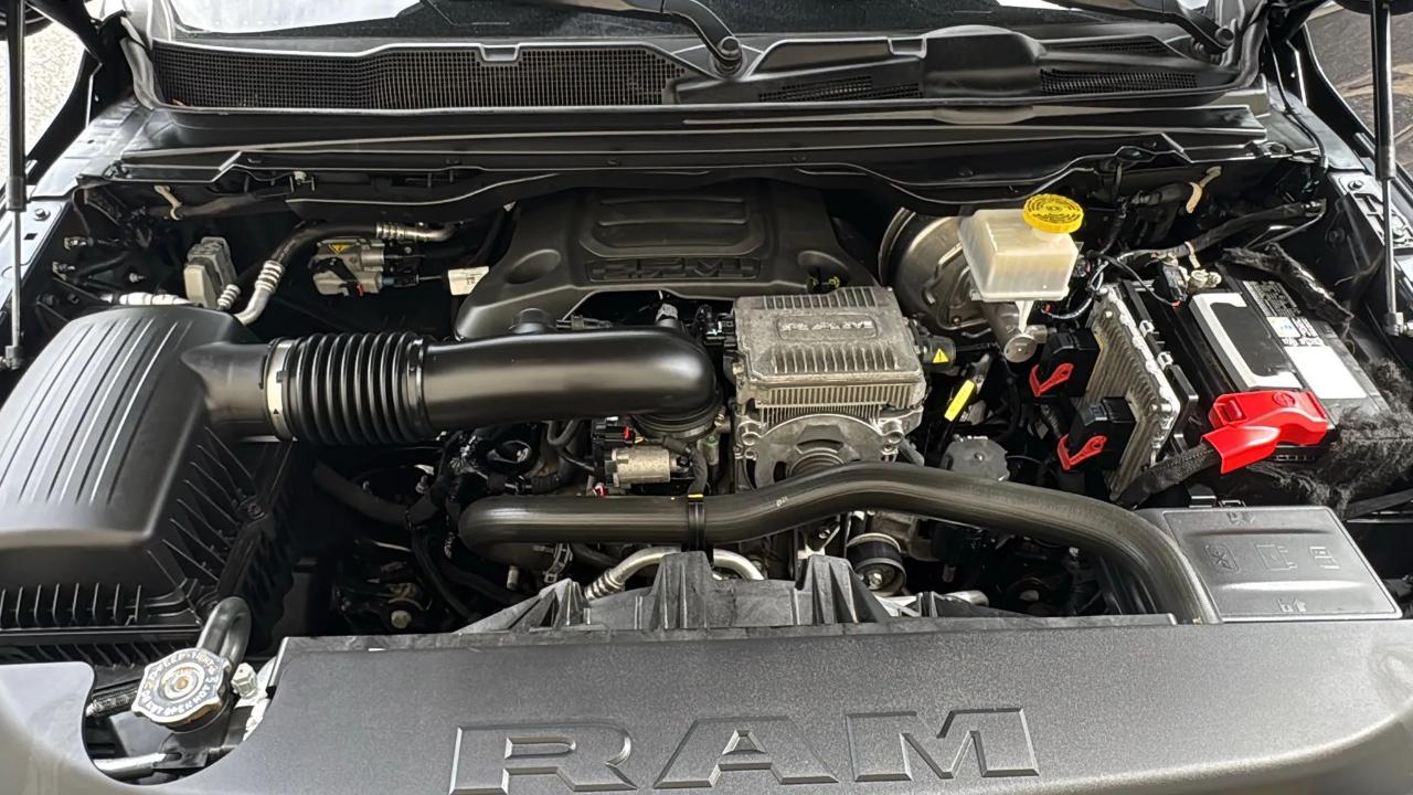 RAM 1500 Laramie 4x4 Crew Cab 5'7" Box 2020