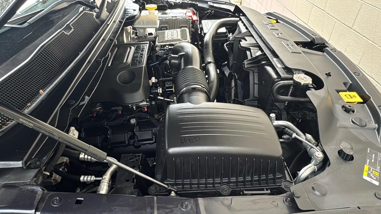 RAM 1500 Laramie 4x4 Crew Cab 5'7" Box 2020