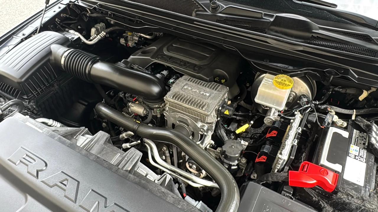 RAM 1500 Laramie 4x4 Crew Cab 5'7" Box 2020