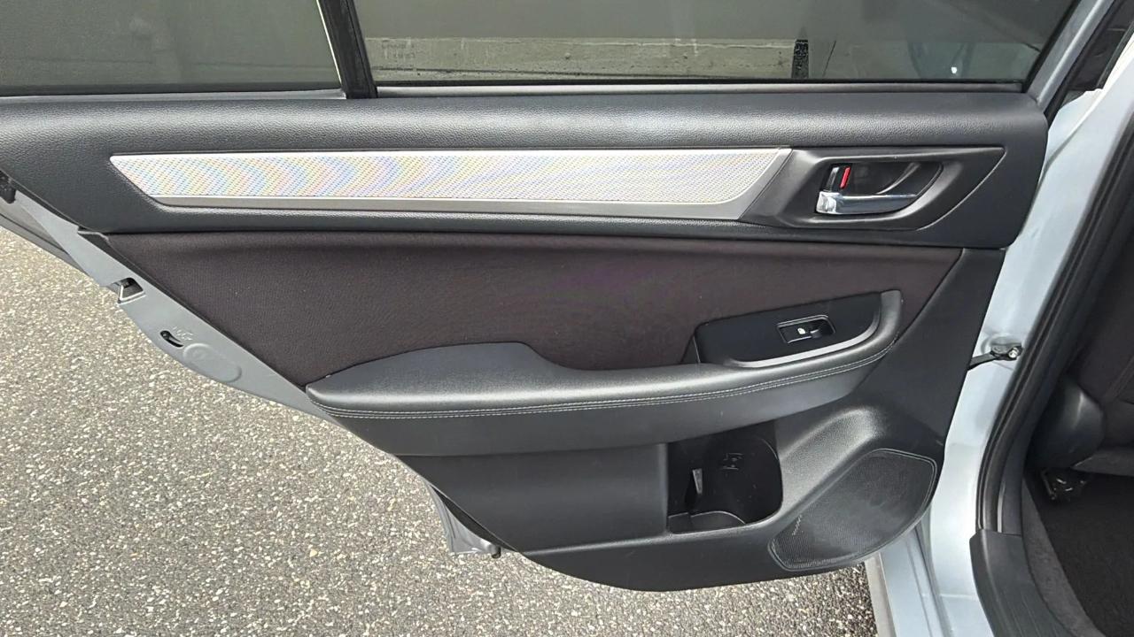 Subaru Legacy 4dr Sdn 2.5i Premium PZEV 2015