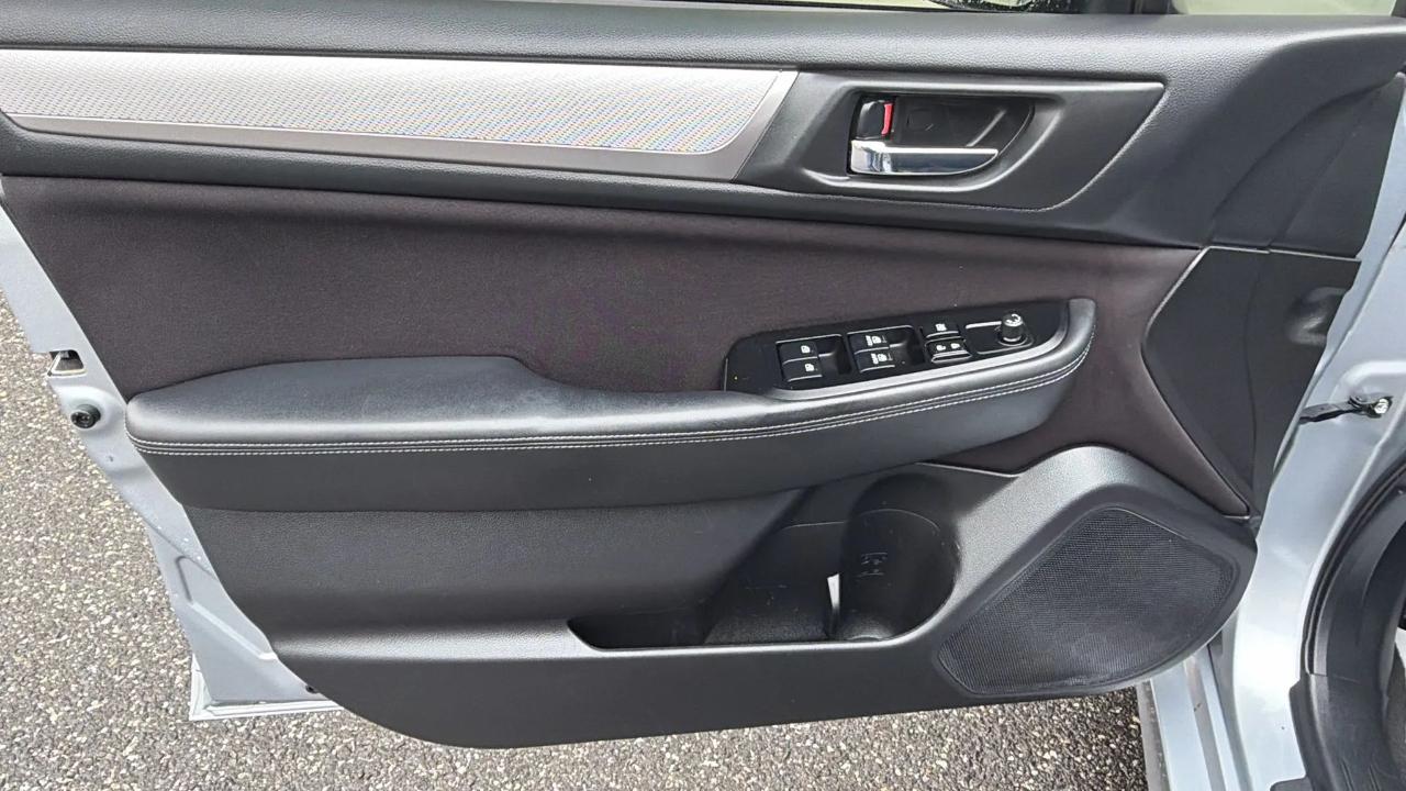 Subaru Legacy 4dr Sdn 2.5i Premium PZEV 2015