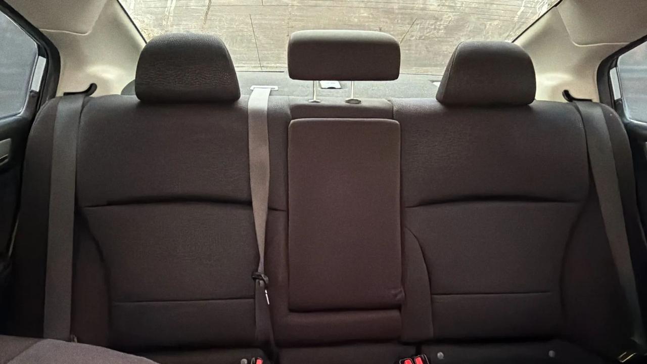 Subaru Legacy 4dr Sdn 2.5i Premium PZEV 2015