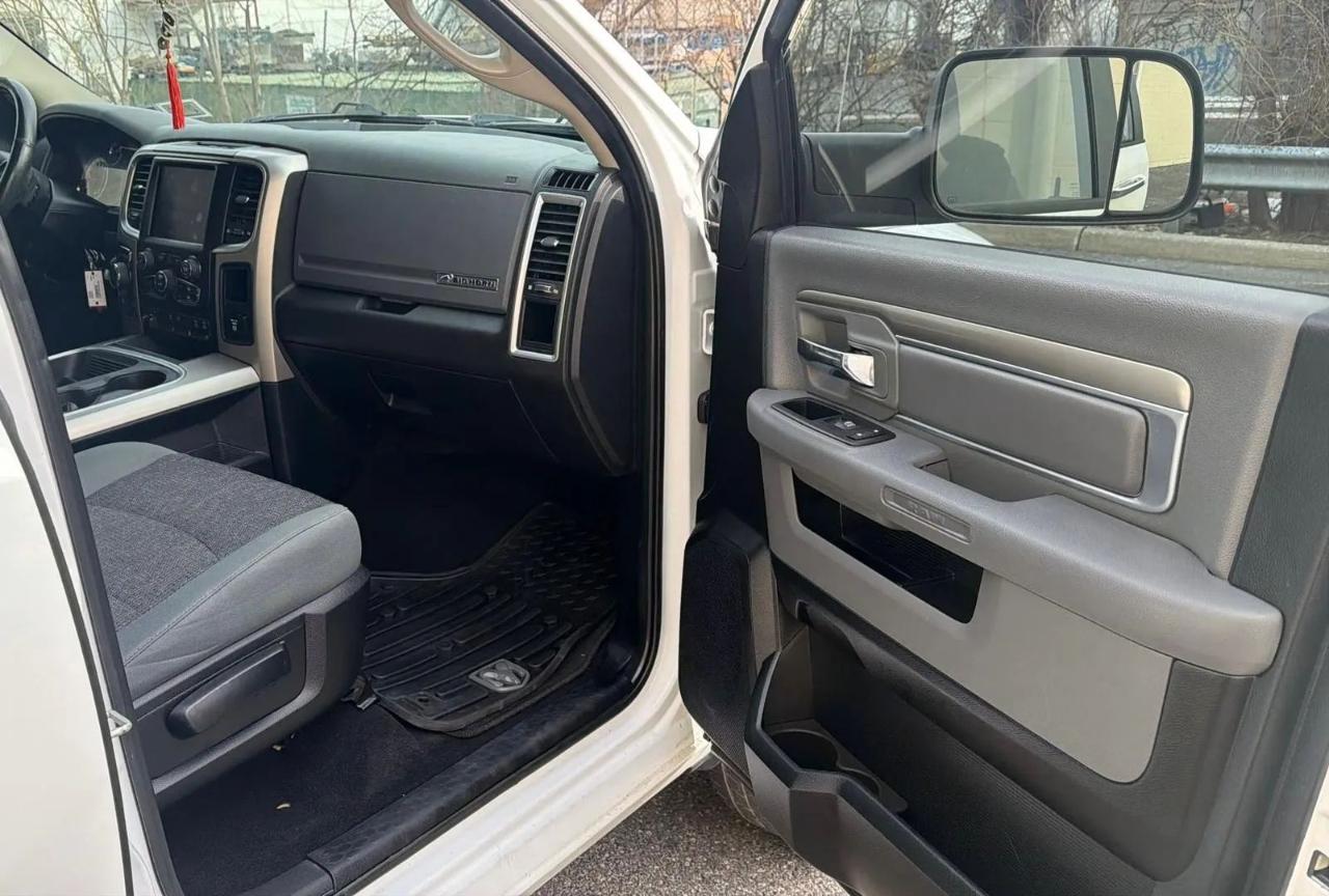 RAM 1500 Big Horn 4x4 Crew Cab 5'7" Box 2018