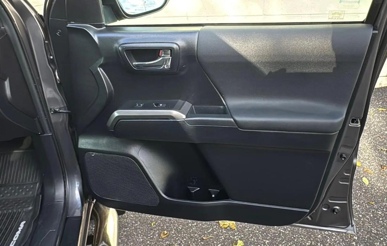 Toyota Tacoma 4WD Double Cab V6 MT TRD Off Road (Natl) 2016