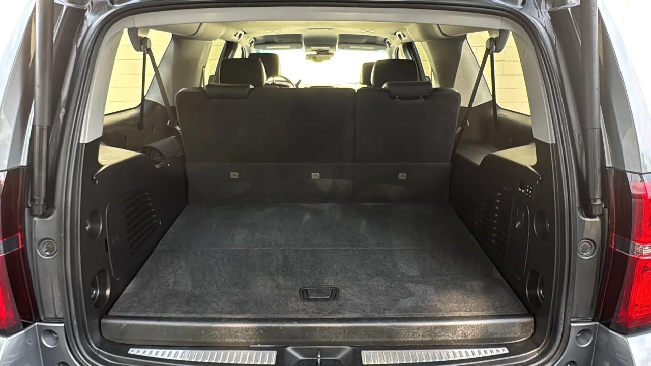 Chevrolet Suburban 4WD 4dr 1500 LT 2019