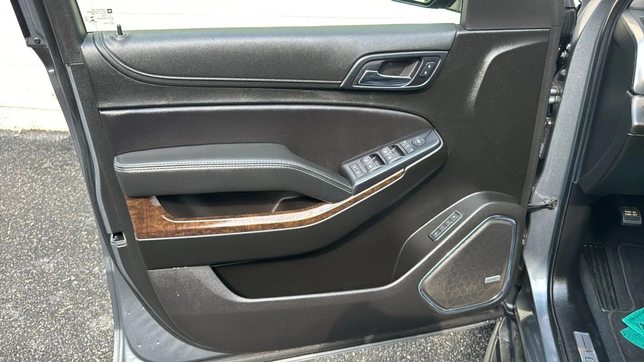 Chevrolet Suburban 4WD 4dr 1500 LT 2019