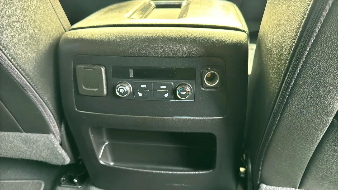 Chevrolet Suburban 4WD 4dr 1500 LT 2019