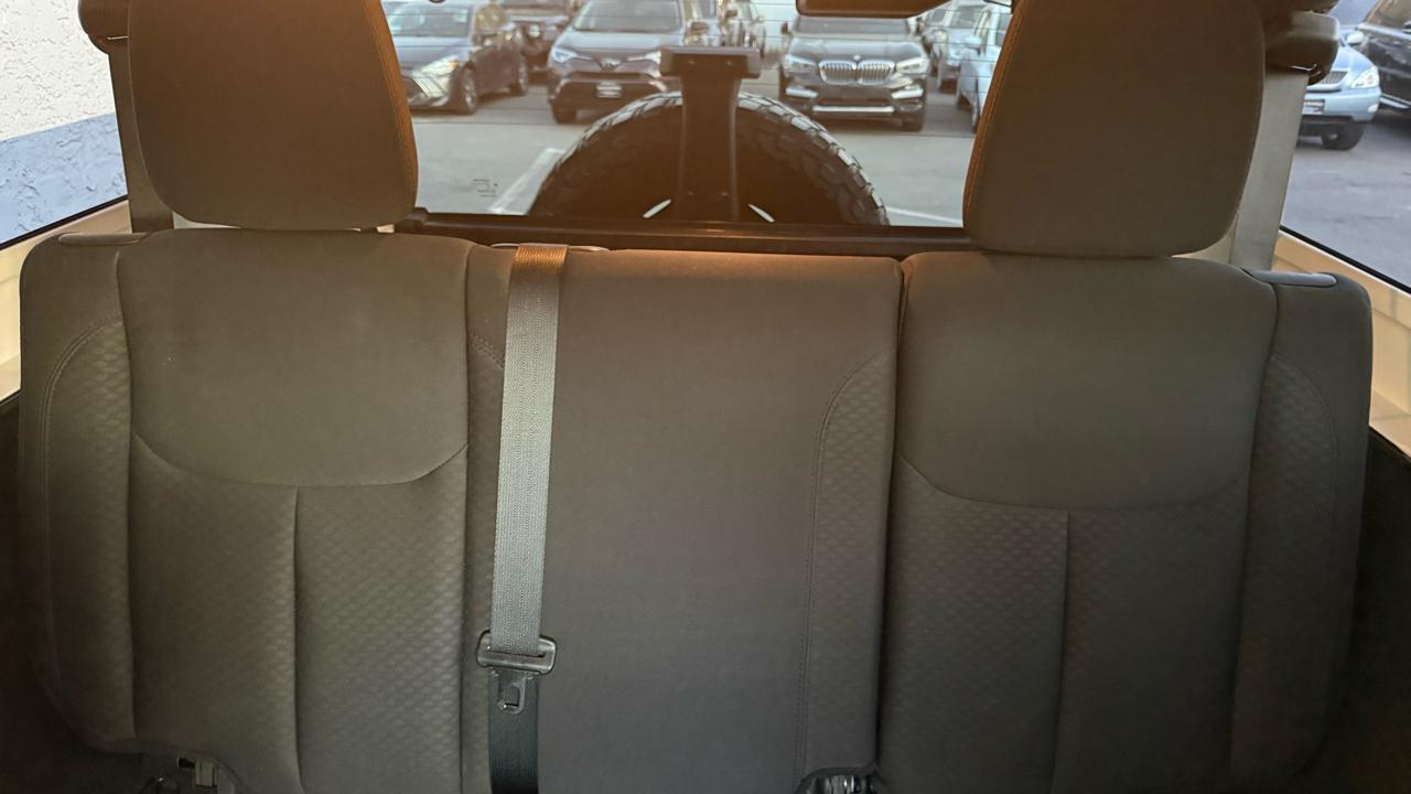 Jeep Wrangler Unlimited 4WD 4dr Willys Wheeler 2015