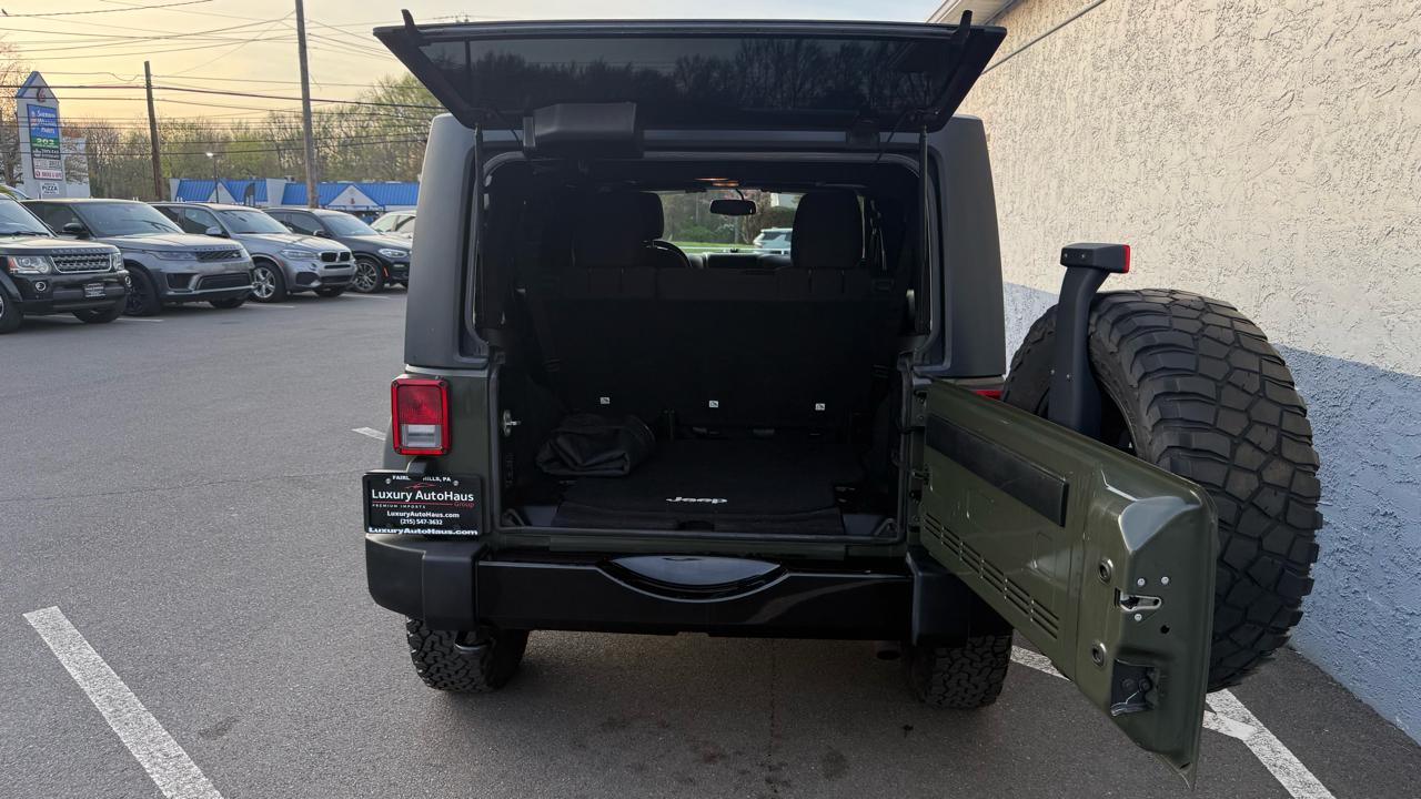 Jeep Wrangler Unlimited 4WD 4dr Willys Wheeler 2015