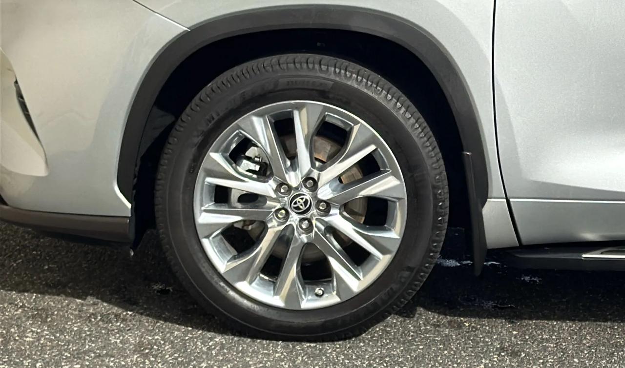 Toyota Highlander Limited FWD (Natl) 2021