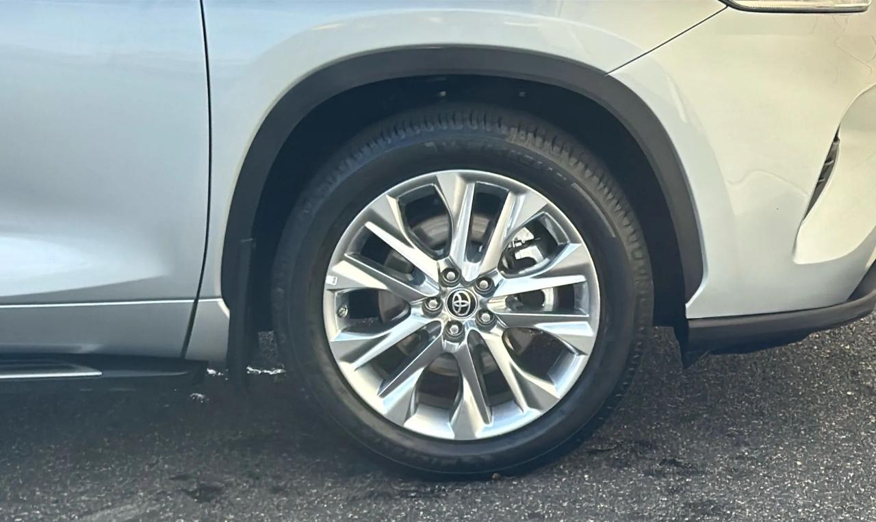 Toyota Highlander Limited FWD (Natl) 2021