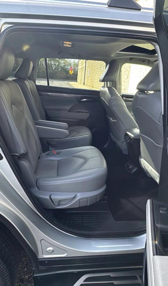 Toyota Highlander Limited FWD (Natl) 2021