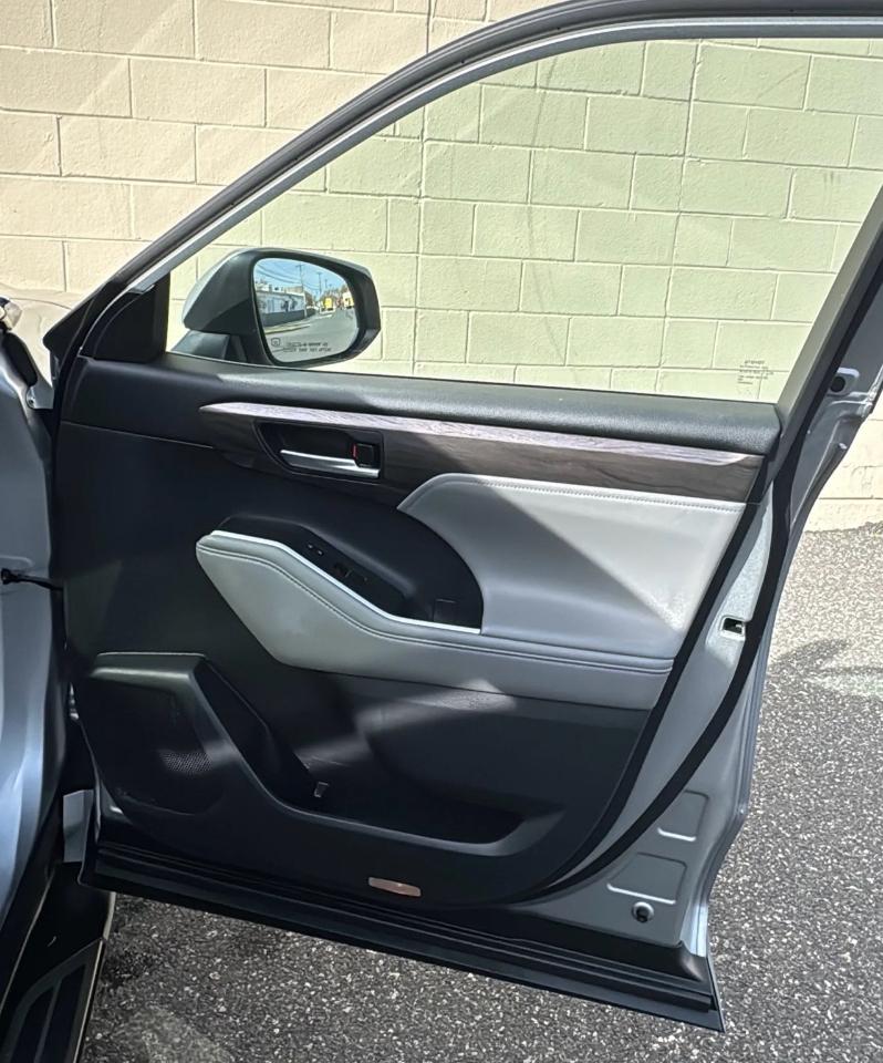 Toyota Highlander Limited FWD (Natl) 2021