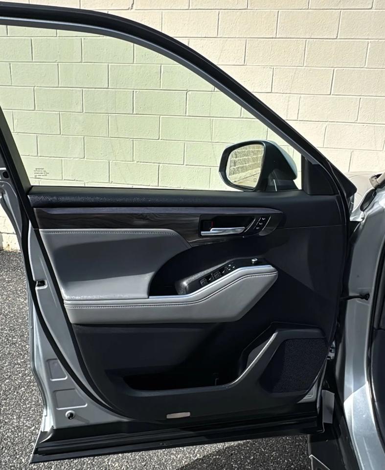 Toyota Highlander Limited FWD (Natl) 2021