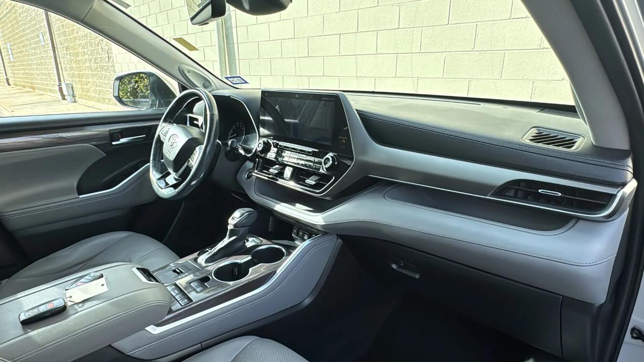 Toyota Highlander Limited FWD (Natl) 2021