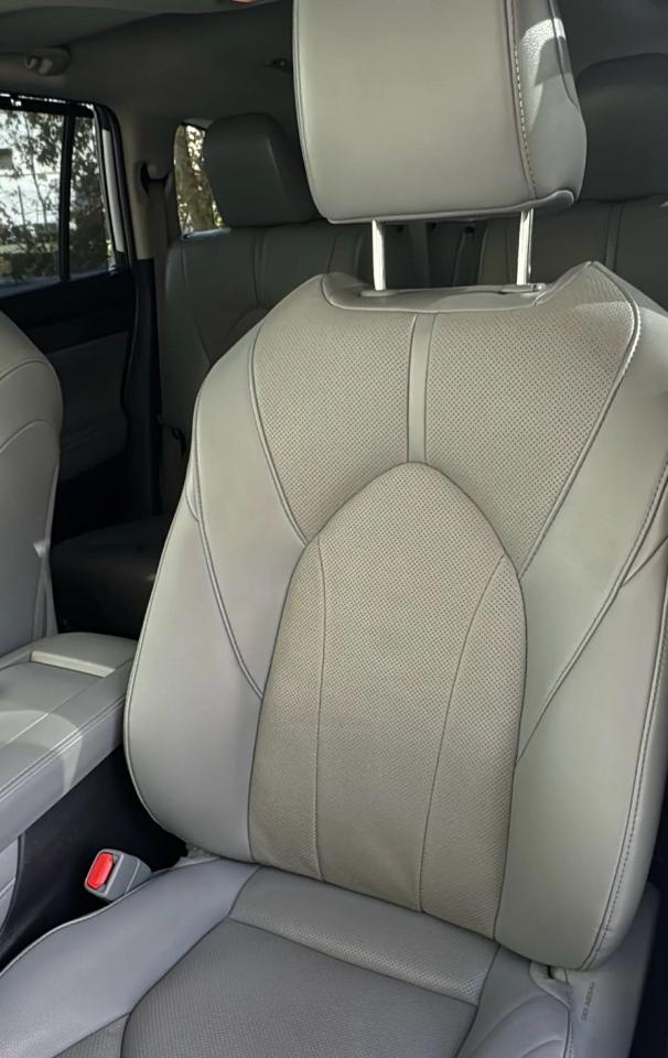 Toyota Highlander Limited FWD (Natl) 2021