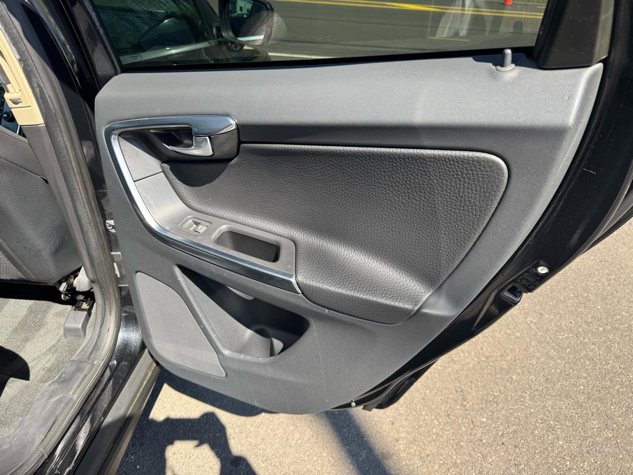 Volvo XC60 AWD 4dr 3.0L 2012