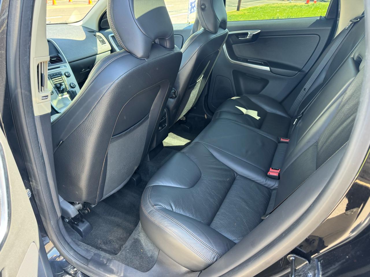 Volvo XC60 AWD 4dr 3.0L 2012