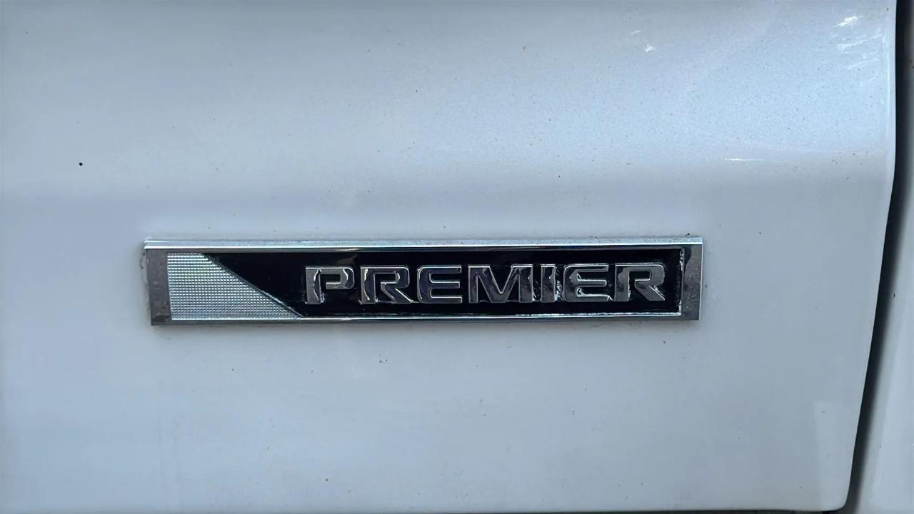 Chevrolet Suburban 4WD 4dr 1500 Premier 2018