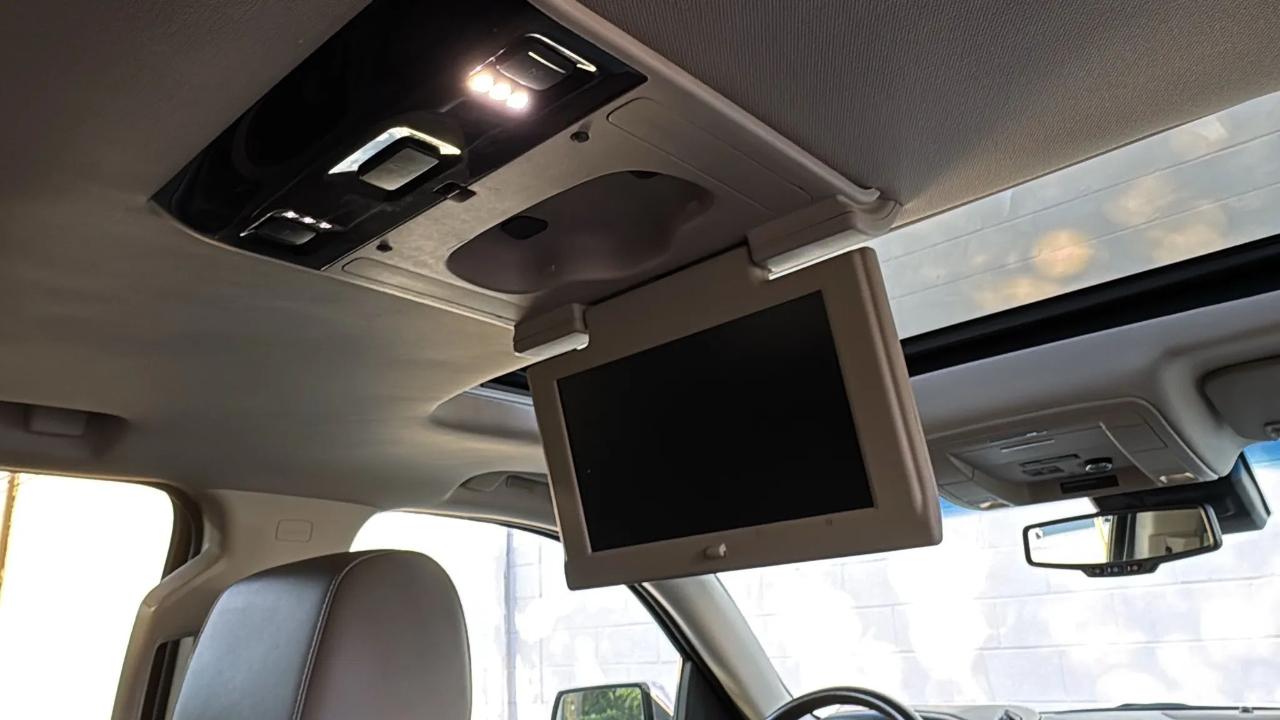 Chevrolet Suburban 4WD 4dr 1500 Premier 2018