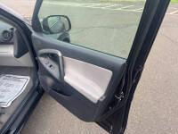 Toyota RAV4 4WD 4dr I4 (Natl) 2012