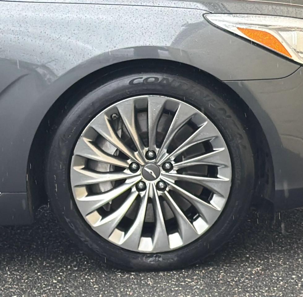 Genesis G90 3.3T Premium AWD 2017