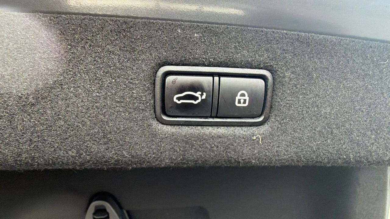 Genesis G90 3.3T Premium AWD 2017