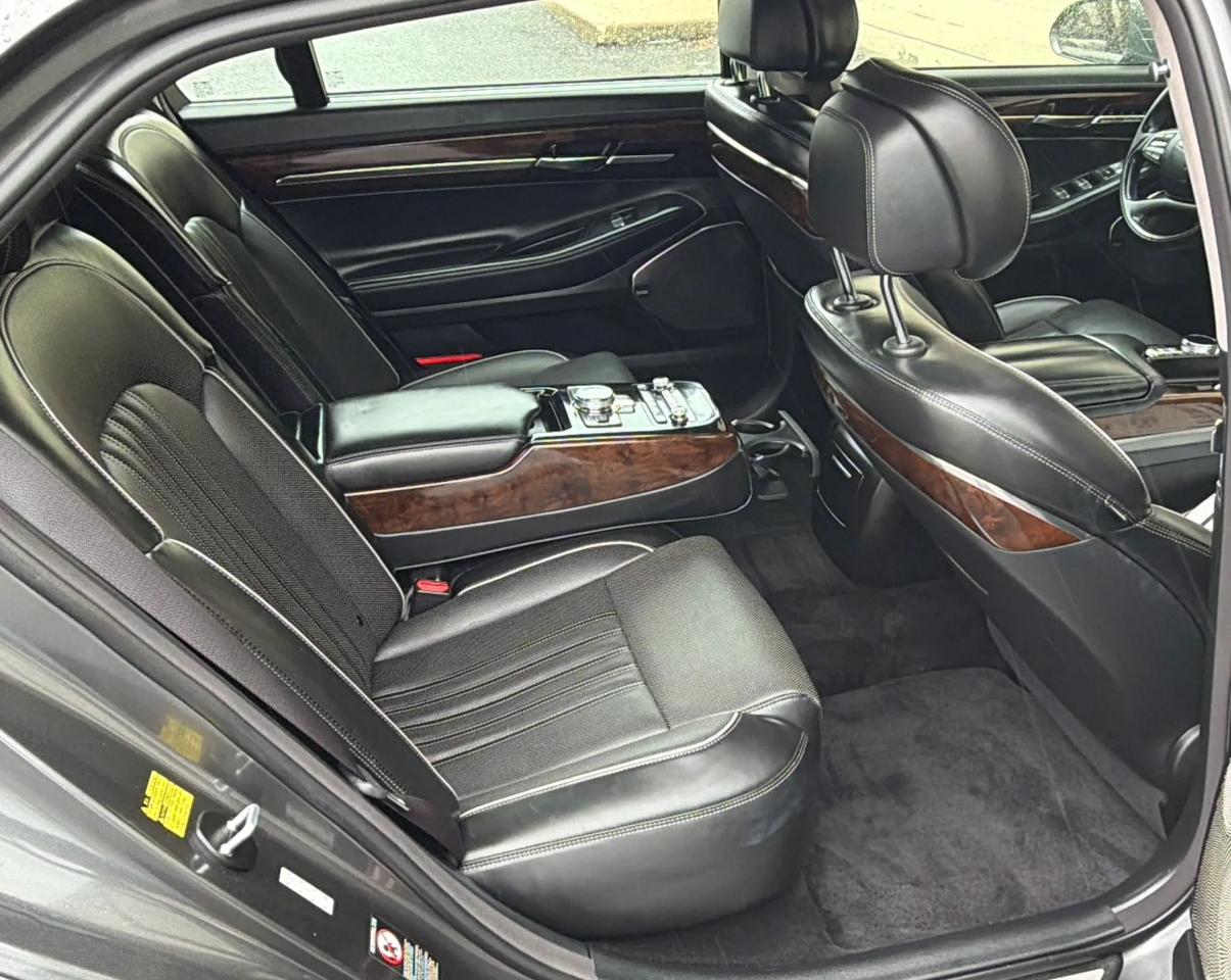 Genesis G90 3.3T Premium AWD 2017